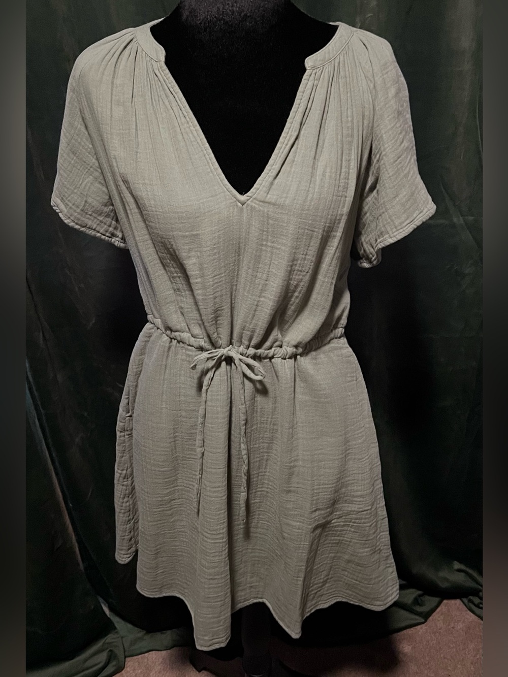 GAP NWT Size M Light Sage Gauze Tie-Waist V-Neck Dress